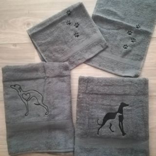 Vyšito na přání 🍀 pro majitelku psího miláčka 🐾 ručník, osuška a ručníček na tlapky 😉. #dog #pejsek #pes #chrt #vysivka...